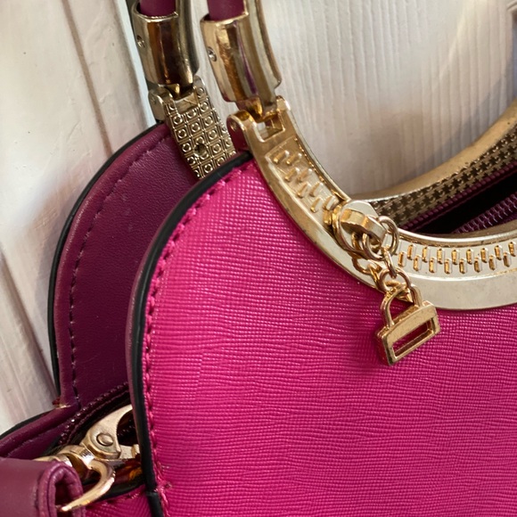 Beautiful women’s pink handbag with removable shoulder straps new without tag - Picture 3 of 7